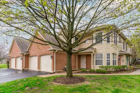 520 Palm Ct #B, Crystal Lake, IL 60014