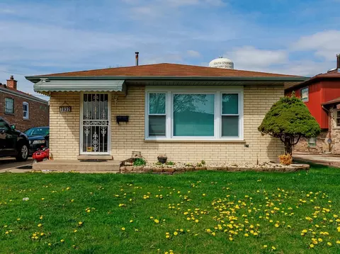 7832 Lamon Ave, Burbank, IL 60459