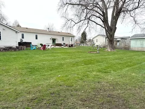 Exterior - 121 N Marion Ave, Bartlett, IL 60103 photo 5 of 6