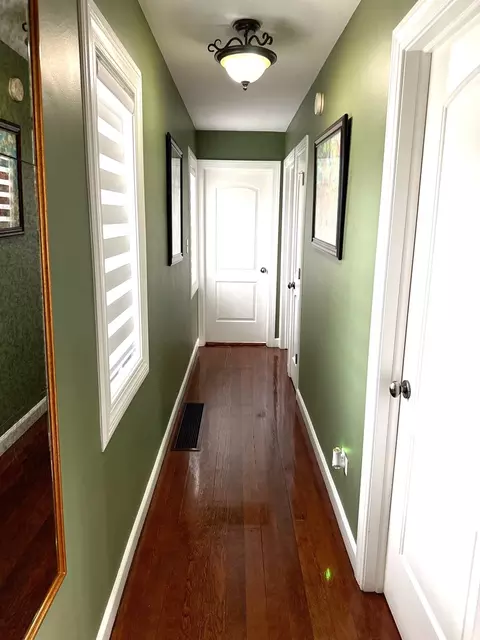 Entry Way - 121 N Marion Ave, Bartlett, IL 60103 photo 1 of 3