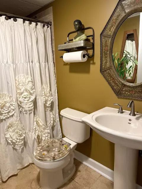 Bath - 121 N Marion Ave, Bartlett, IL 60103 photo 8 of 8