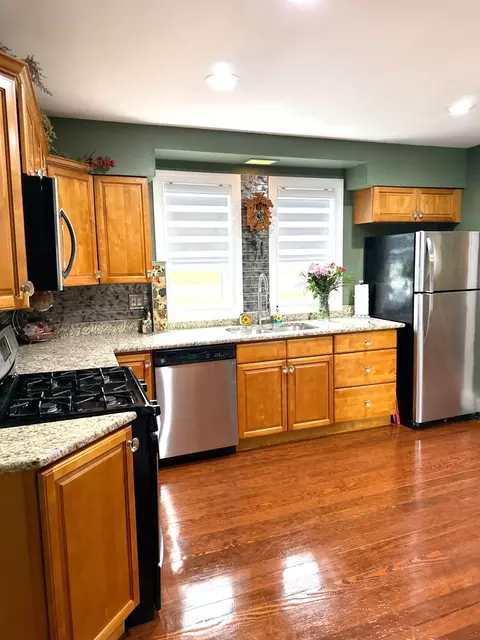 Kitchen - 121 N Marion Ave, Bartlett, IL 60103 photo 3 of 5