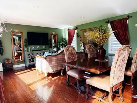 Living - 121 N Marion Ave, Bartlett, IL 60103 photo 3 of 9