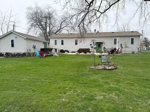 Exterior - 121 N Marion Ave, Bartlett, IL 60103 photo 4 of 6