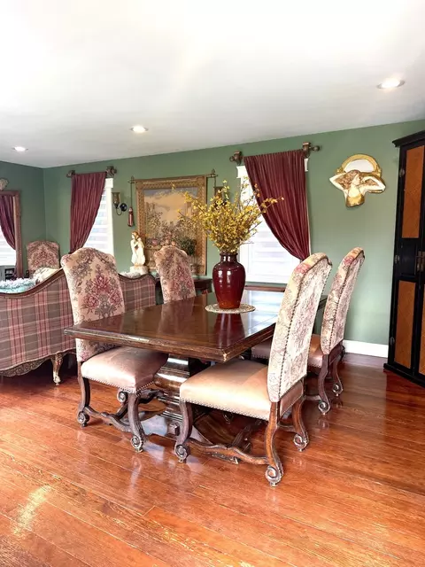 Dining - 121 N Marion Ave, Bartlett, IL 60103 photo 1 of 2