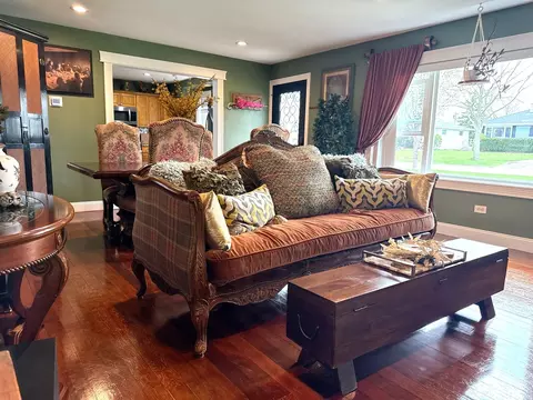 Living - 121 N Marion Ave, Bartlett, IL 60103 photo 1 of 9