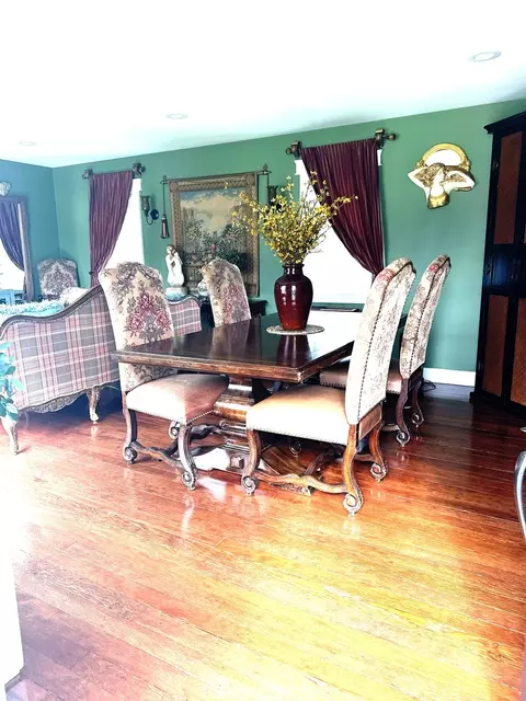 Dining - 121 N Marion Ave, Bartlett, IL 60103 photo 2 of 2