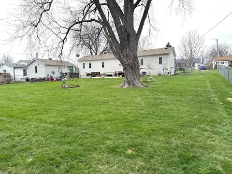 Exterior - 121 N Marion Ave, Bartlett, IL 60103 photo 3 of 6