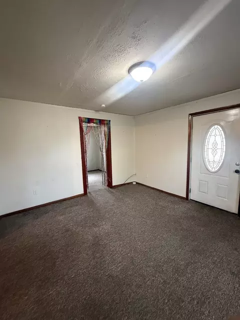 Living - 312 E 11th St, Georgetown, IL 61846 photo 1 of 4