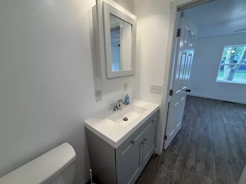 Bath - 750 W 3rd St, Flora, IL 62839 photo 3 of 6