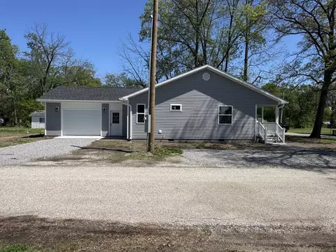 Exterior - 750 W 3rd St, Flora, IL 62839 photo 6 of 6