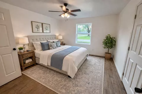 Bedroom - 750 W 3rd St, Flora, IL 62839 photo 2 of 8