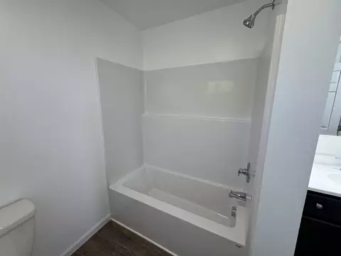 Bath - 750 W 3rd St, Flora, IL 62839 photo 5 of 6