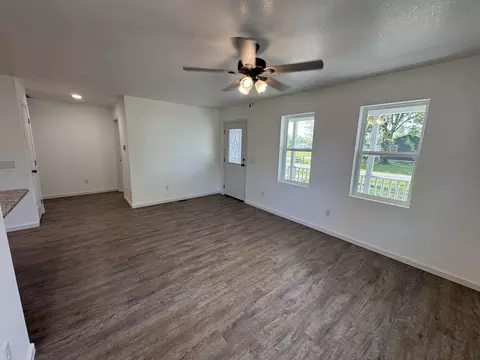 Living - 750 W 3rd St, Flora, IL 62839 photo 3 of 5