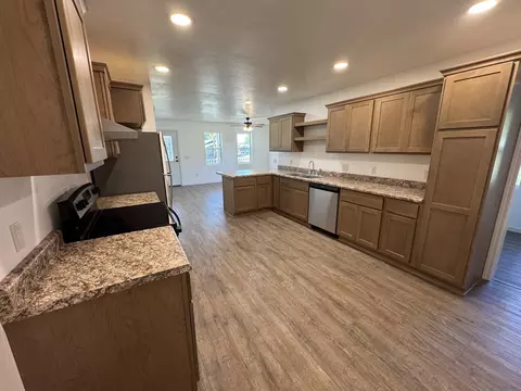 Kitchen - 750 W 3rd St, Flora, IL 62839 photo 3 of 5