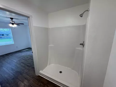 Bath - 750 W 3rd St, Flora, IL 62839 photo 2 of 6