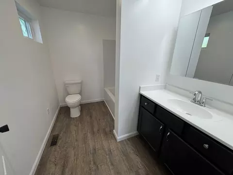 Bath - 750 W 3rd St, Flora, IL 62839 photo 4 of 6