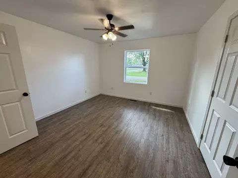 Bedroom - 750 W 3rd St, Flora, IL 62839 photo 1 of 8