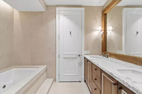 Bath - 159 E Walton Pl #5B, Chicago, IL 60611 photo 2 of 4