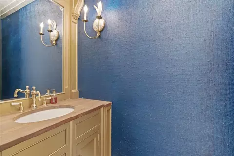 Bath - 159 E Walton Pl #5B, Chicago, IL 60611 photo 3 of 4