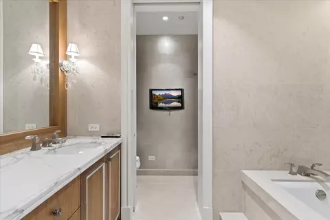 Bath - 159 E Walton Pl #5B, Chicago, IL 60611 photo 1 of 4