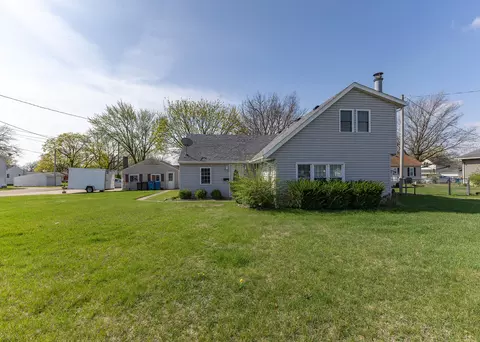 507 11th Pl, Camanche, IA 52730