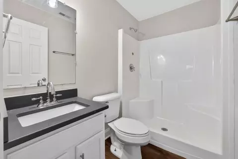 Bath - 1500 Green Trails Dr, Plainfield, IL 60586 photo 2 of 2