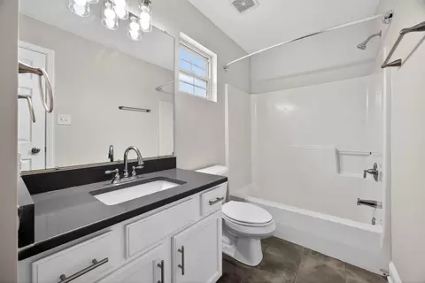 Bath - 1500 Green Trails Dr, Plainfield, IL 60586 photo 1 of 2