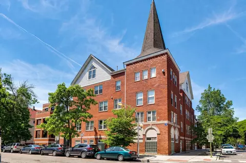 1043 W School St #207, Chicago, IL 60657