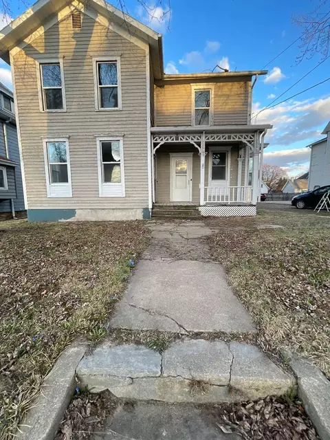 217 N West Ave, Freeport, IL 61032