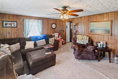 Living - 1140 Race Track Rd, Centralia, IL 62801 photo 1 of 2