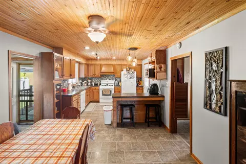 Entry Way - 1140 Race Track Rd, Centralia, IL 62801 photo 4 of 6