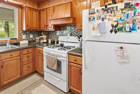 Kitchen - 1140 Race Track Rd, Centralia, IL 62801 photo 2 of 4