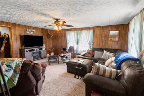 Living - 1140 Race Track Rd, Centralia, IL 62801 photo 2 of 2