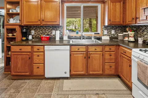 Kitchen - 1140 Race Track Rd, Centralia, IL 62801 photo 1 of 4