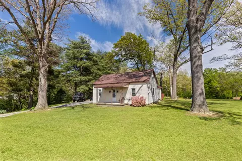 1140 Race Track Rd, Centralia, IL 62801