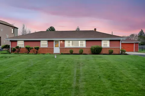 102 W Elaine Cir, Prospect Heights, IL 60070