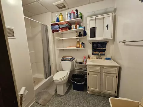 Bath - 607 Filbert St, Odin, IL 62870 photo 1 of 1