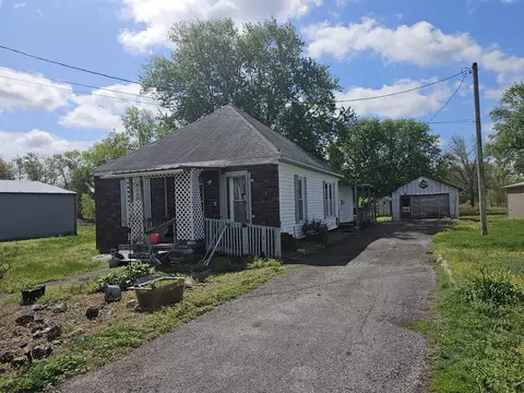 Other - 607 Filbert St, Odin, IL 62870 photo 4 of 9