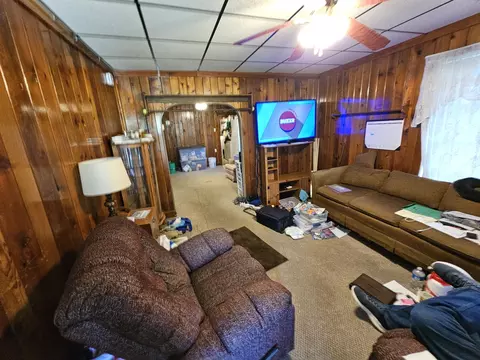 Living - 607 Filbert St, Odin, IL 62870 photo 1 of 2