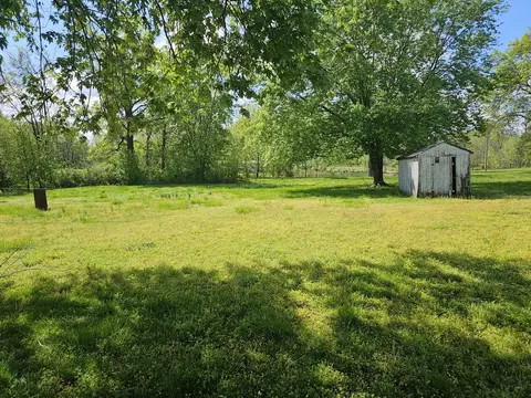 Exterior - 607 Filbert St, Odin, IL 62870 photo 4 of 9
