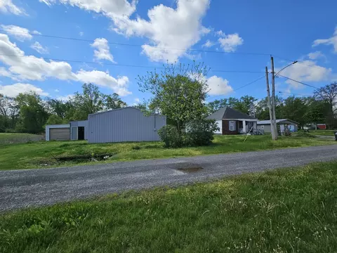 Exterior - 607 Filbert St, Odin, IL 62870 photo 7 of 9