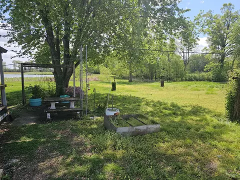 Exterior - 607 Filbert St, Odin, IL 62870 photo 3 of 9