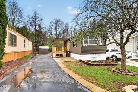 917 Lunga Dr, Round Lake, IL 60073
