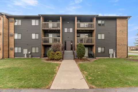 651 N Virginia Rd #328, Crystal Lake, IL 60014