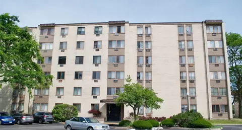 9720 S Pulaski Rd #306, Oak Lawn, IL 60453
