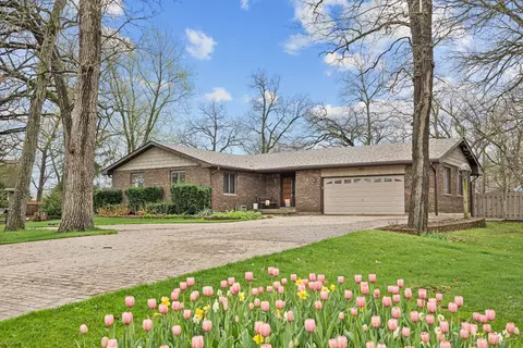 48 W607 Whispering Oaks Dr, Hampshire, IL 60140