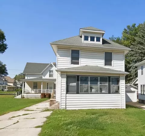 1254 S Chicago Ave, Freeport, IL 61032