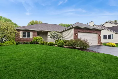 583 Larium Ln, Crystal Lake, IL 60012