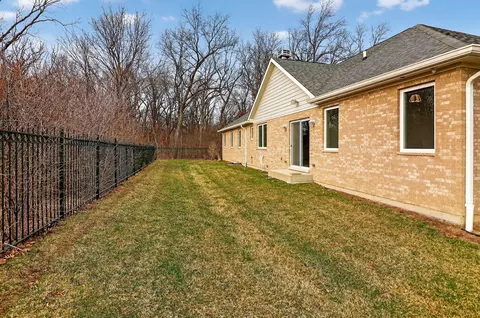 Exterior - 669 E Byron Ave, Addison, IL 60101 photo 2 of 2